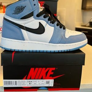 Jordan retro 1 University Blue